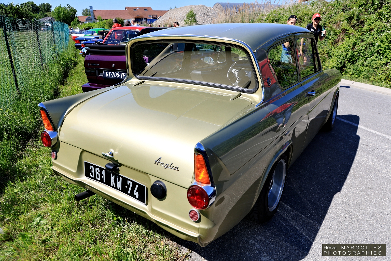 Ford Anglia-02.JPG